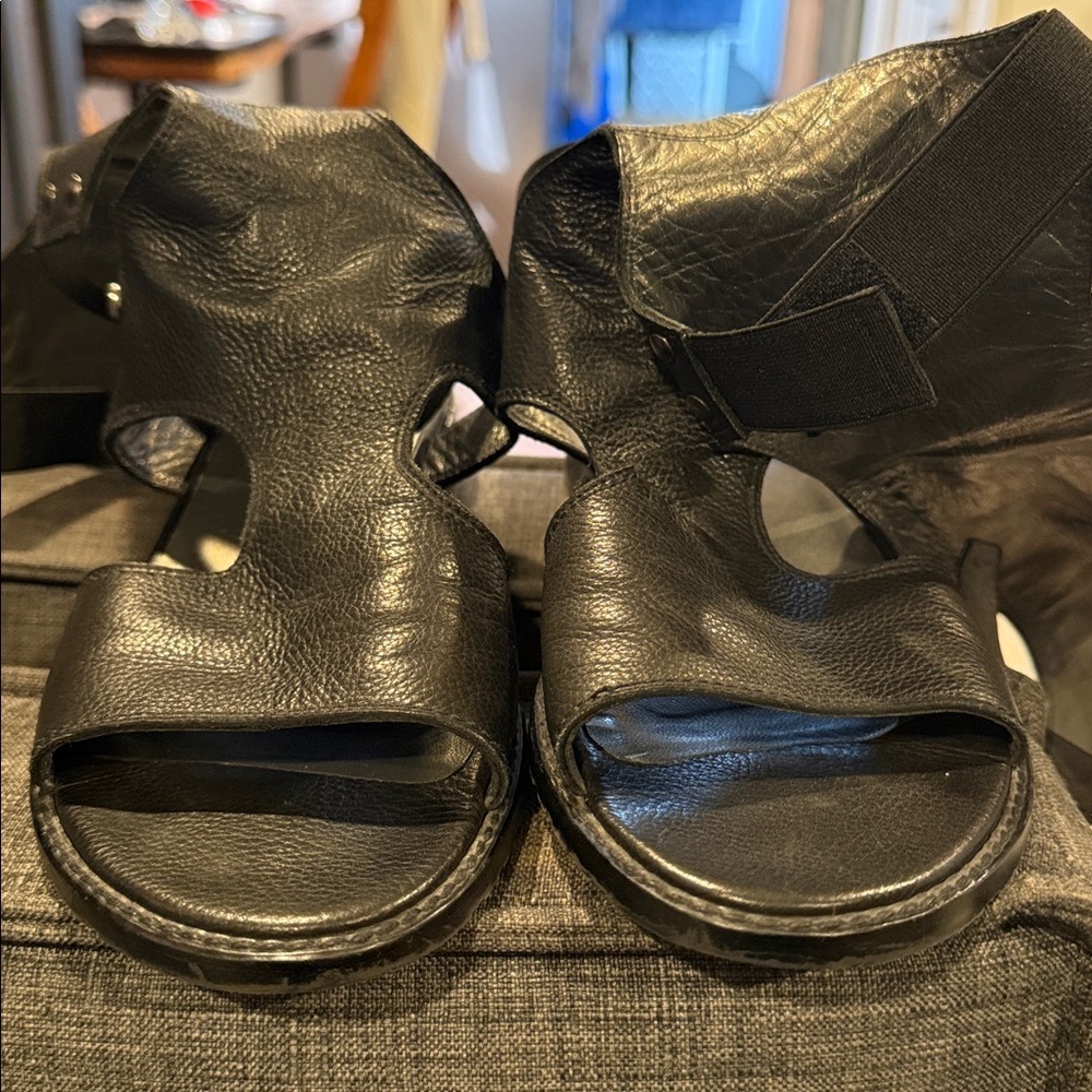 STUART WEITZMAN Tall Cut Out Gladiator Sandals Flats Boot Shoe
6/5 M - Picture 11 of 12